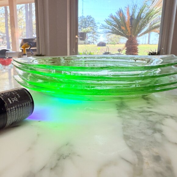 4 Uranium/Vaseline Depression Glass dinner plates 1930's Anchor Hocking - Picture 14 of 17